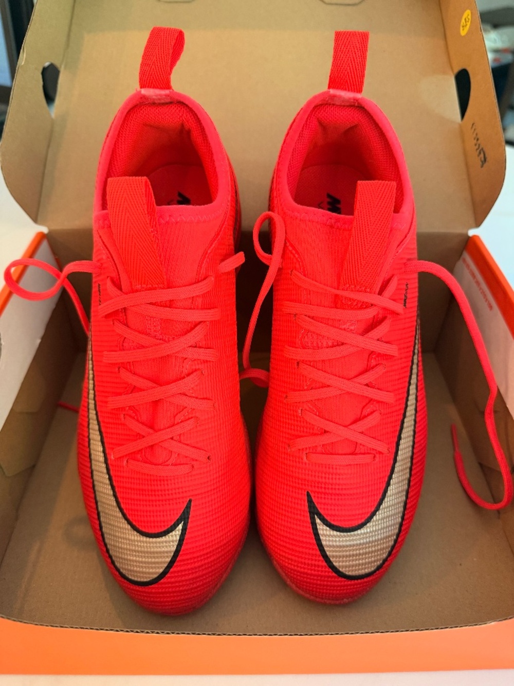 Boys Nike Jr Vapor 17 Academy Turf Cleats, Size 5.5y